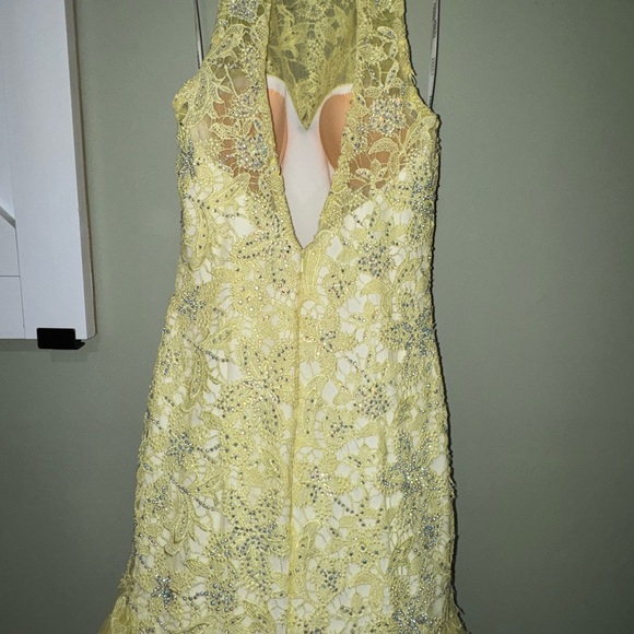 Vienna Prom/Pageant Yellow Lace Backless Dress Toole Mermaid Style Bottom - Picture 4 of 6